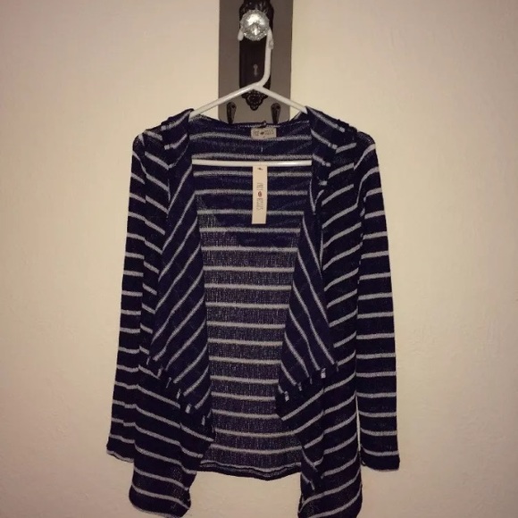 Free Kisses Sweaters - 🛍 Free kisses small cardigan nwt ***